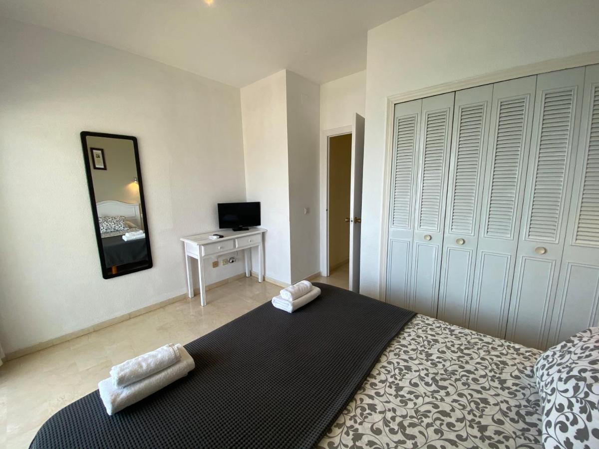 Apartamentos Turisticos Castillo Del Vigia توريمولينوس المظهر الخارجي الصورة